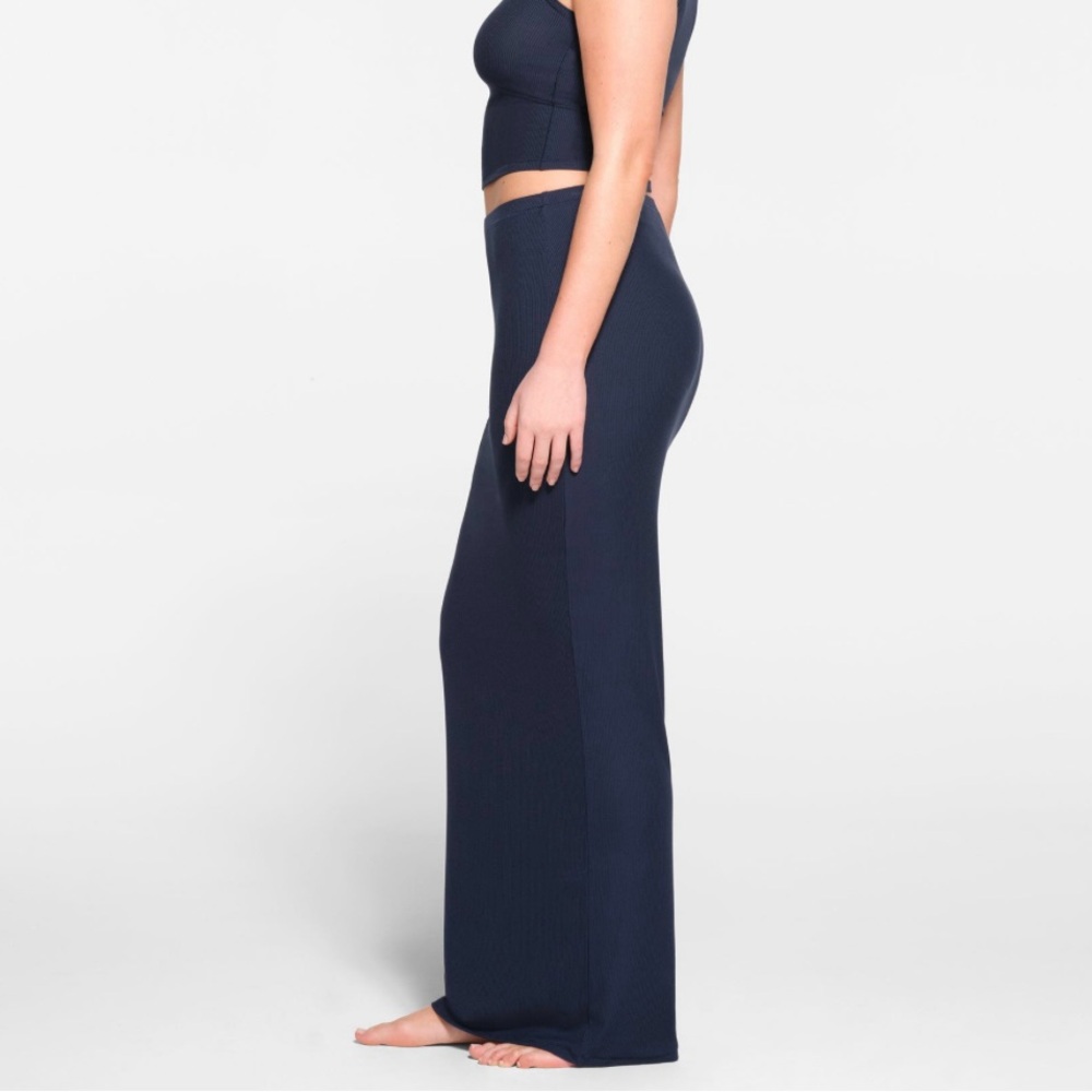 NWT SKIMS Soft Lounge Long Skirt- Size M - Sold out online